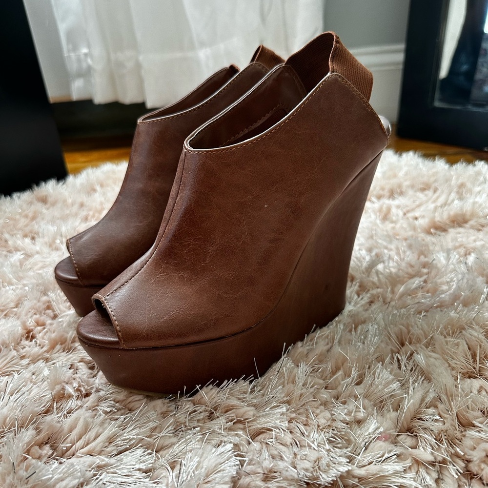 Womens Peep Hole Wedge